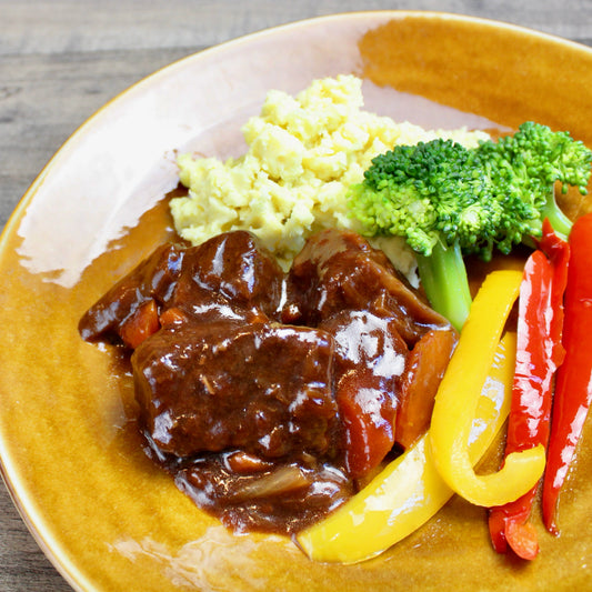 牛肉の濃厚赤ワイン煮込み