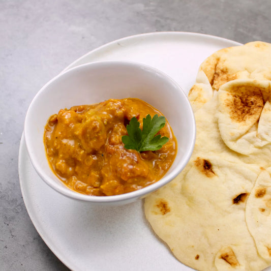 ナンで食べるチキンカレー