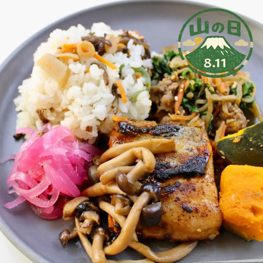 鮭の味噌焼きしめじソテー添えと山菜ご飯